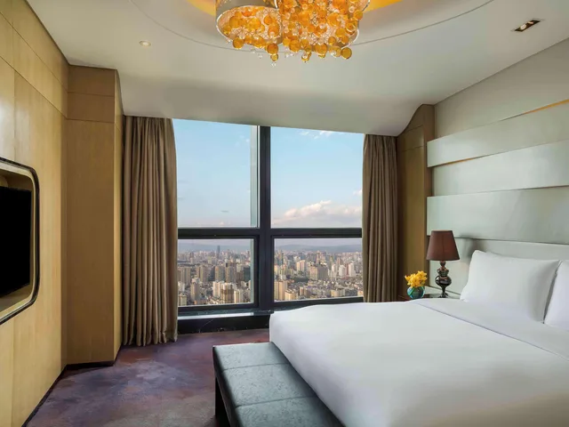 جناح بريستيج بسرير كينج بمنطقة جلوس، Sofitel Kunming 1/2