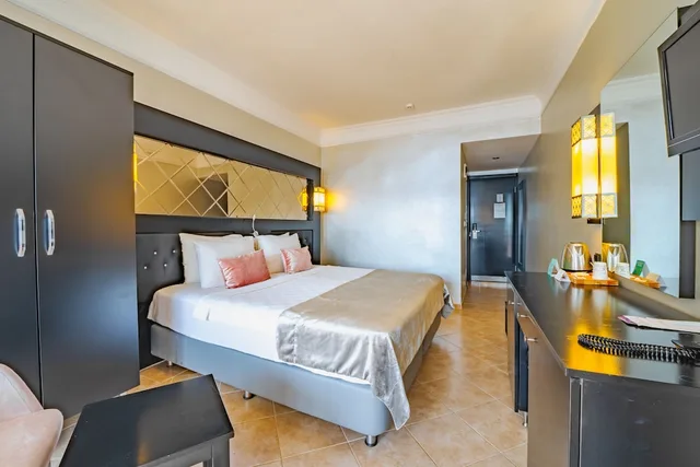 غرفة قياسية بسرير مزدوج بإطلالة على البحر، Ideal Prime Beach 2/3