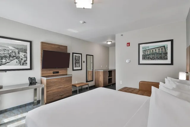 غرفة قياسية بسرير كينج بإطلالة على المدينة، The Penn Stroud Stroudsburg - Poconos, an Ascend Collection Hotel 2/10