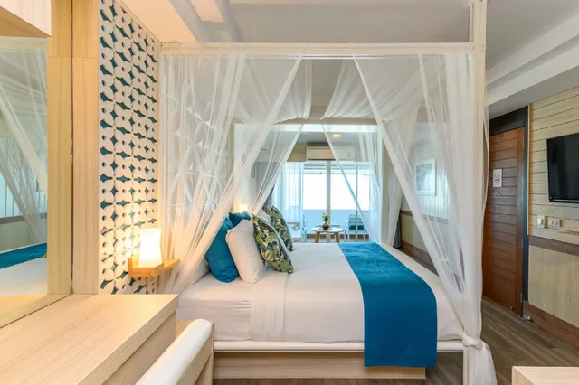 غرفة سوبيريور بسرير مزدوج بإطلالة على البحر بشرفة، Maldives Beach Resort 3/4