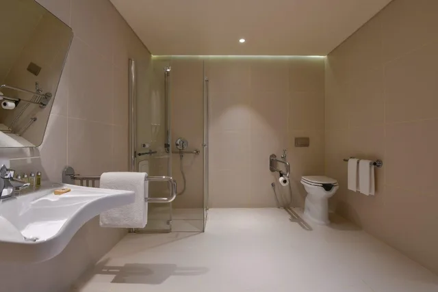 جناح بسرير كينج بإطلالة على المدينة، Voco Doha West Bay Suites 5/7