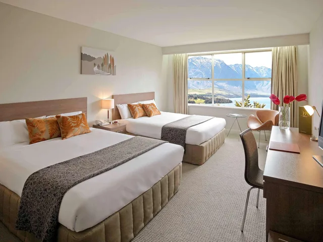 Superior, Queen Bed, Lake View, Movenpick Queenstown 4/8
