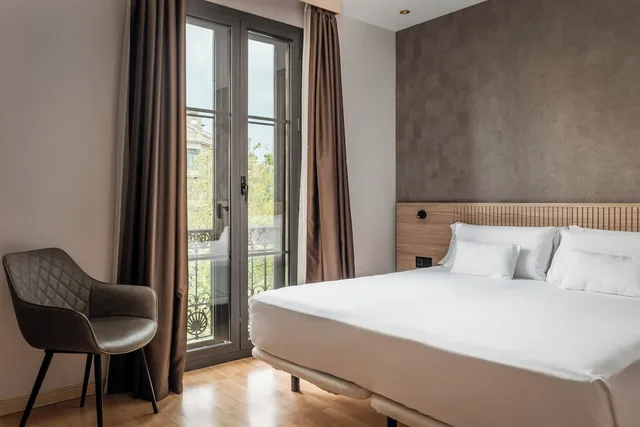 غرفة بسرير مزدوج بإطلالة على المدينة بشرفة، Petit Palace Eixample (ex Sunotel Central) 5/10