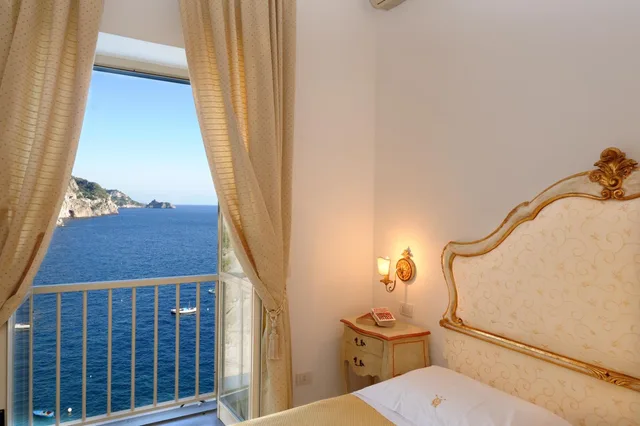 غرفة بسرير كينج بإطلالة على البحر، Hotel Onda Verde 3/5