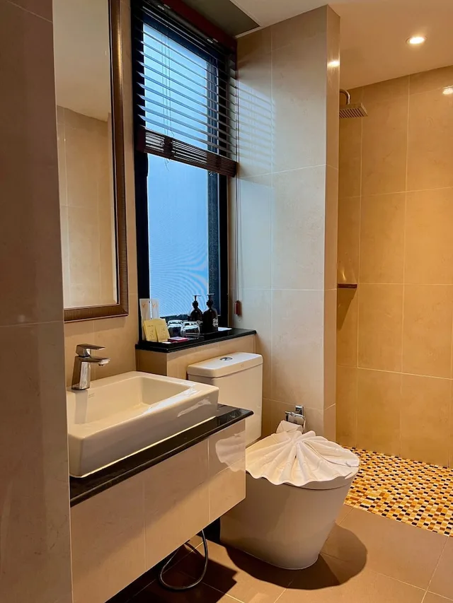 غرفة بسرير كينج بإطلالة على المسبح، Yotaka Bangkok Hotel 2/2