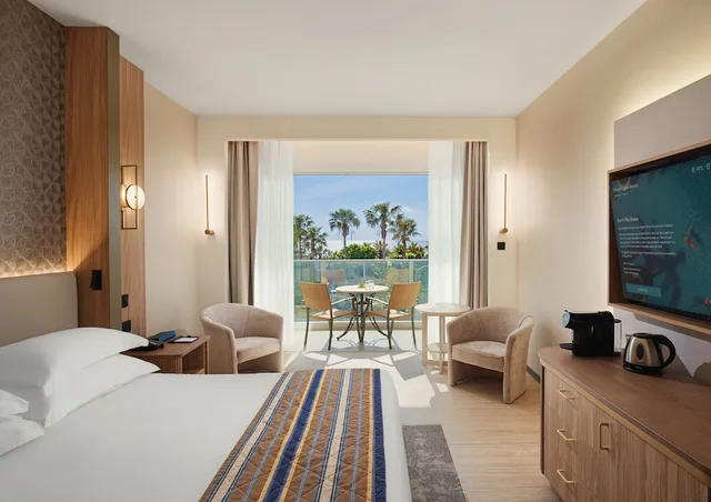 غرفة ديلوكس بسريرين منفصلين بإطلالة جزئية على البحر، Olympic Lagoon Resort Paphos 4/10