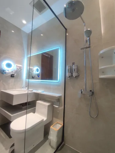 غرفة عائلية، Hotel 61 3/4