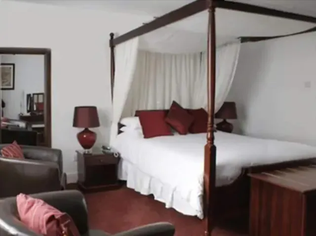 Four Poster, Double Bed، The Canterbury Hotel 3/6