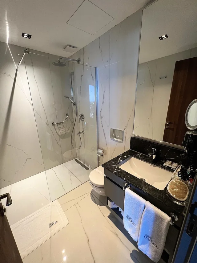 جناح جونيور بسرير كوين، B&C Hotel Spa 2/2