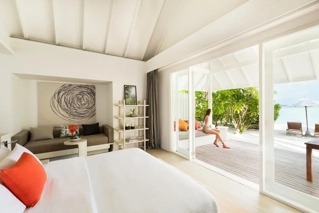 Beach Villa, King Bed، LUX South Ari Atoll 4/6