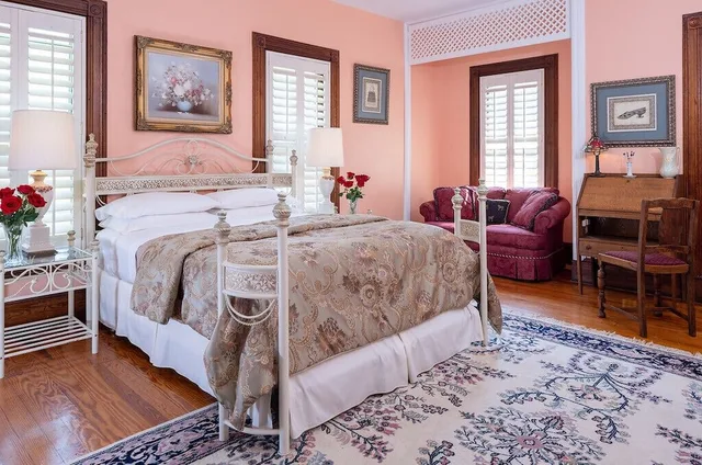 جناح بسرير كوين، Engadine Inn & Cabins 1/2