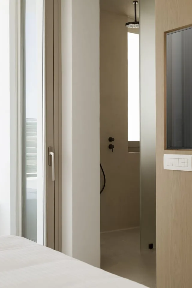 Junior Suite, Queen Bed, Lateral Side Sea View, Jetted Tub، Mykonos Flow - Super Paradise 6/10