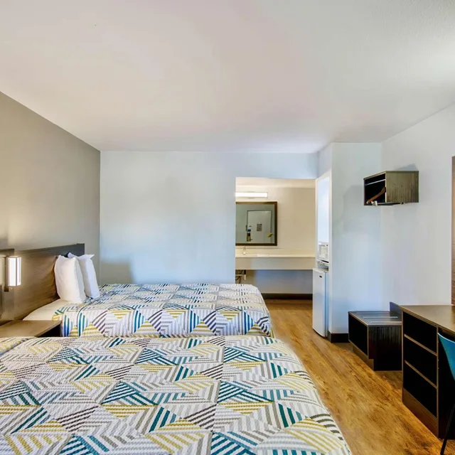 Room, 2 Queen Beds, Smoking, Motel6 Fort Worth, TX - White Settlement 5/6