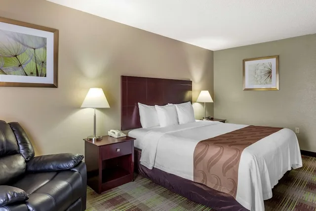 Standard, King Bed, Quality Inn St. Robert - Ft. Leonard Wood 2/6