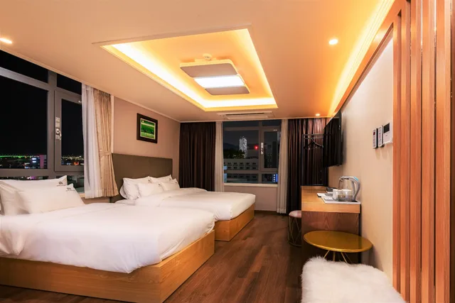 غرفة ديلوكس عائلية بسريرين منفصلين وسرير مزدوج وسرير فردي بإطلالة على المدينة، Central Park Hotel Busan 5/10
