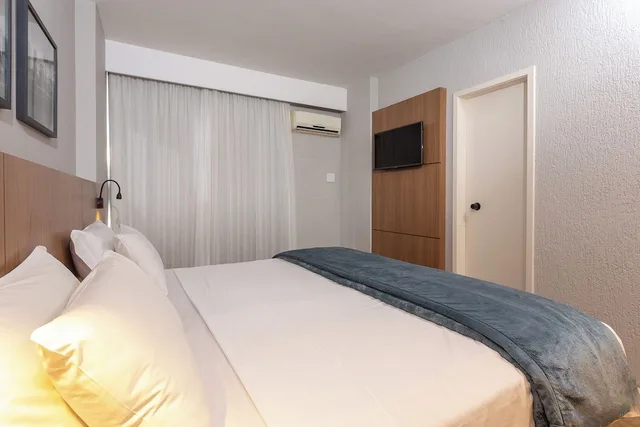 Executive, Double Bed, The Roochelle Hotel 3/8