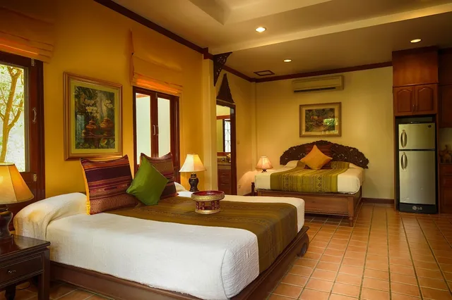 Gold, Downstairs, King and Queen Bed, Forest View، Rabbit Resort 2/2