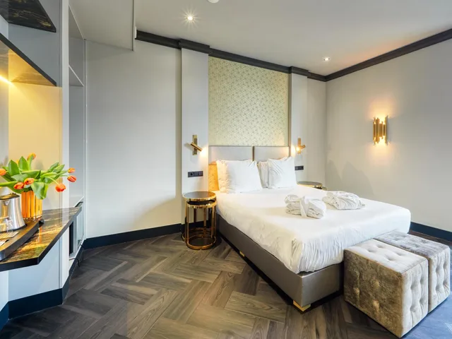 غرفة كبيرة بسرير مزدوج بإطلالة على البحيرة، G Hotel 6/7