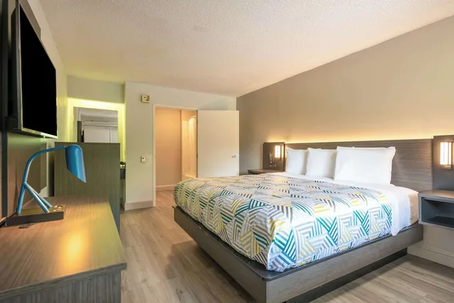 غرفة قياسية بسرير كينج، Motel6 Charlotte, NC - Coliseum 4/6