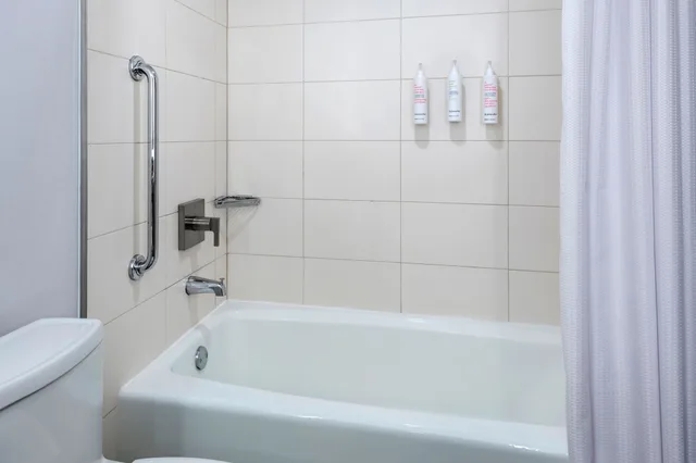 غرفة كلوب بسرير كينج، Westchester Marriott 5/9