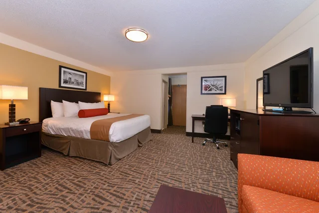 Suite, King Bed, Best Western Plus Peoria 2/6