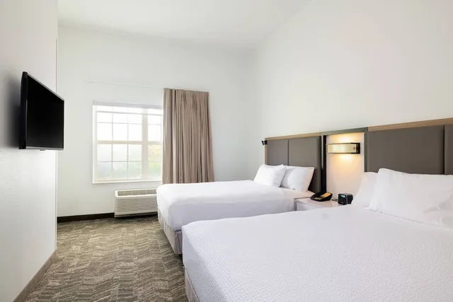 جناح بسريرين كوين مع أريكة لذوي الإعاقة، Springhill Suites 1/2