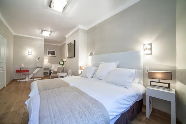 Suite, Double or Twin Bed, HOTEL DE FRANCE 2/10