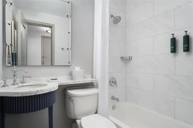 Family, 2 Queen Beds, Large, Hilton Orrington / Evanston 2/2