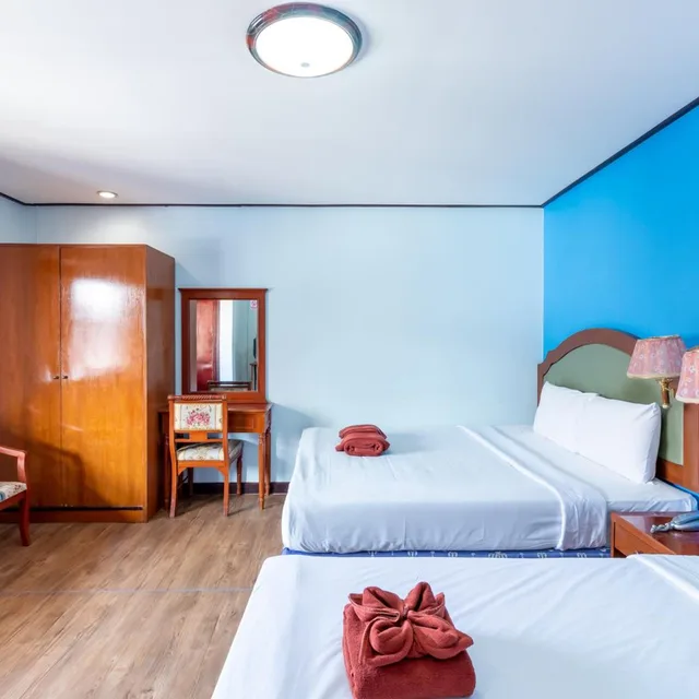 غرفة ثلاثية بشرفة، THIPURAI BEACH HOTEL ANNEX 2/10