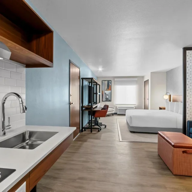 Efficiency, King Bed, Sofa، Everhome Suites Ocala I-75 North 5/5