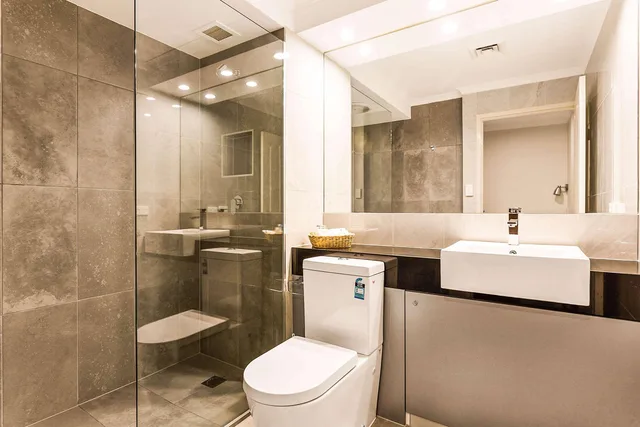 Renovated, Queen Bed، Quality Hotel Manor 3/3