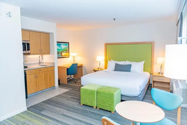 Room, Double Bed, The Inn at Longwood Medical 2/4