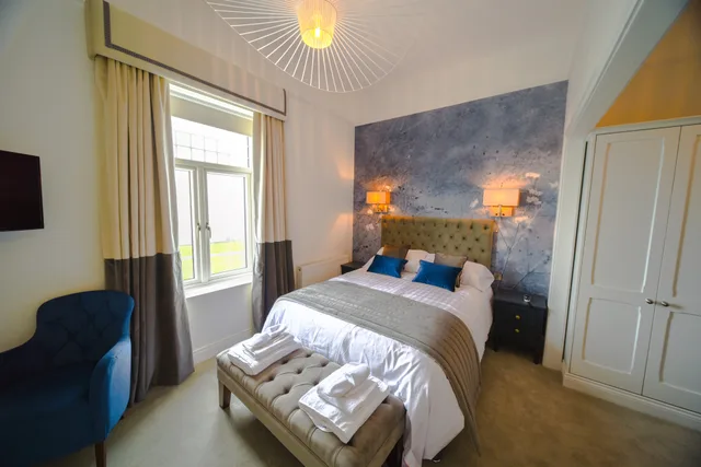 Ideal, The Strand Hotel 1/4