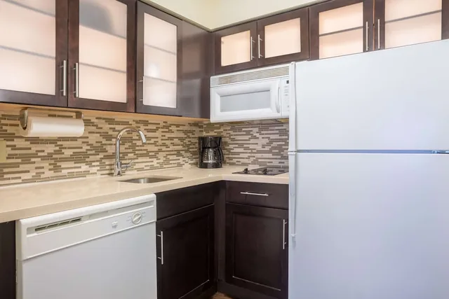 جناح بسريرين مزدوجين بغرفة نوم واحدة مع أريكة، Sonesta Es Suites Atlanta Perimeter Center 5/6
