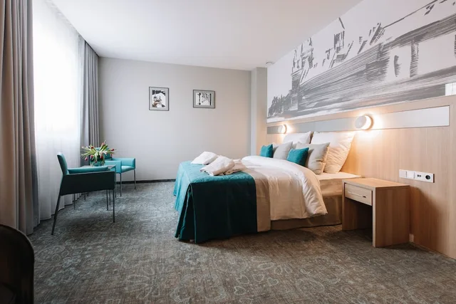غرفة عائلية بسرير كوين مع أريكة، Hotel Krowodrza Krakow 1/2