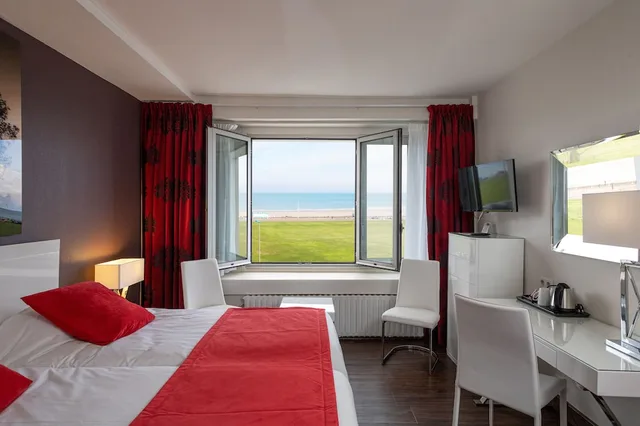 غرفة بسريرين منفصلين بإطلالة على البحر، Hotel Aguado 1/10