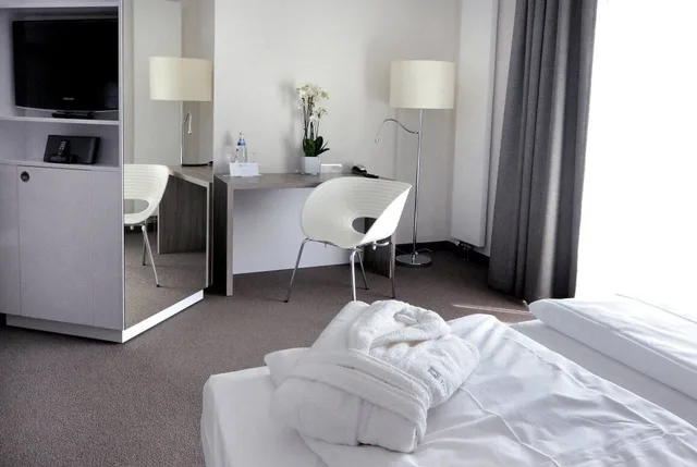 Business, Double Bed, Courtyard Area، Hotel Schweizer Hof Kassel 1/2