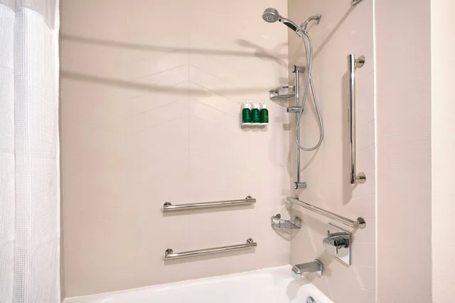 Room, 2 Queen Beds, Fairfield Inn Seattle Bellevue 4/4