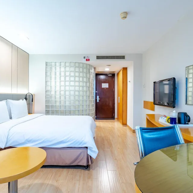 غرفة قياسية بسرير كينج وسرير كوين لذوي الإعاقة، HOLIDAY INN EXPRESS SHANGHAI JINQIAO CENTRAL 1/6