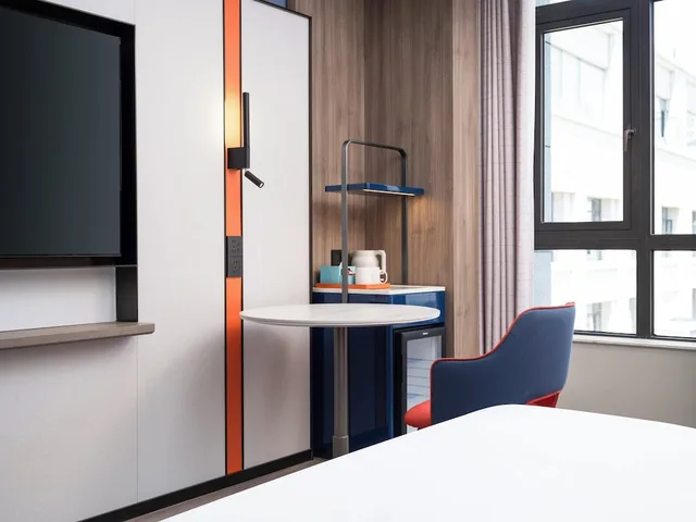 غرفة قياسية بسرير كينج، Holiday Inn Express Chongqing Tongliang 3/6
