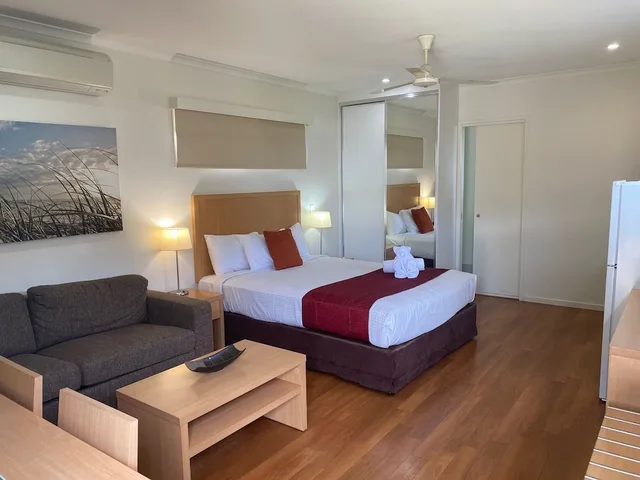 فيلا تنفيذية بسرير كوين بمطبخ صغير، CHINCHILLA MOTOR INN 2/3