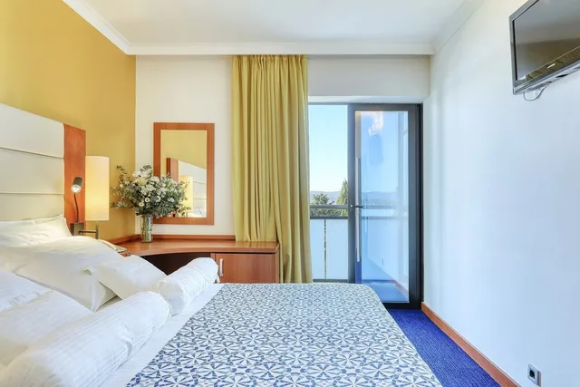 غرفة كلوب بريميوم بسرير مزدوج بإطلالة على البحر بشرفة، Ilirija Hotel 1/10