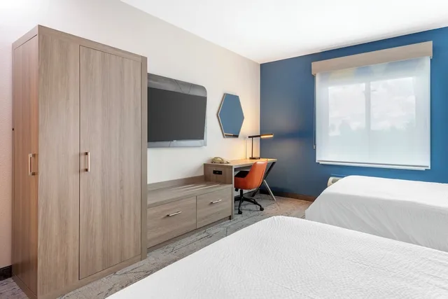 Standard, Queen Bed, Holiday Inn Express Hotel Suites Alice 3/10