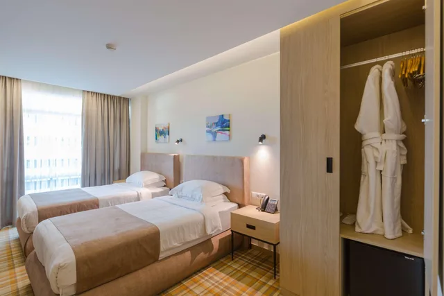 غرفة قياسية بسريرين منفصلين، Best Western Premier Batumi 1/4