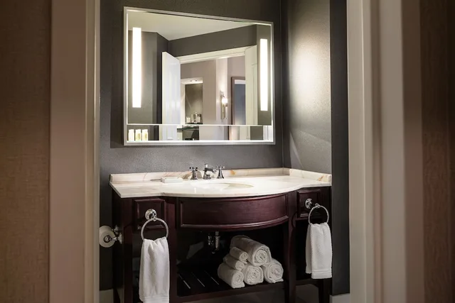 Club, 2 Queen Beds, Renaissance Providence Hotel 9/9