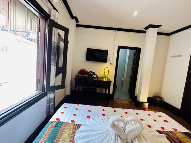 Superior, Single, King Bed, Thatsaphone Hotel 2/6
