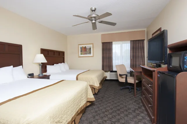 غرفة قياسية بسريرين كوين، Baymont by Wyndham Mt. Pleasant 1/5