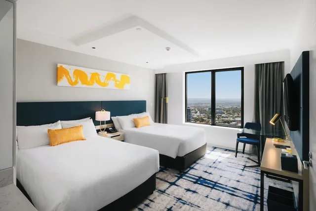 غرفة بريميوم بسريرين مزدوجين بإطلالة على الجبل، voco Gold Coast 1/6