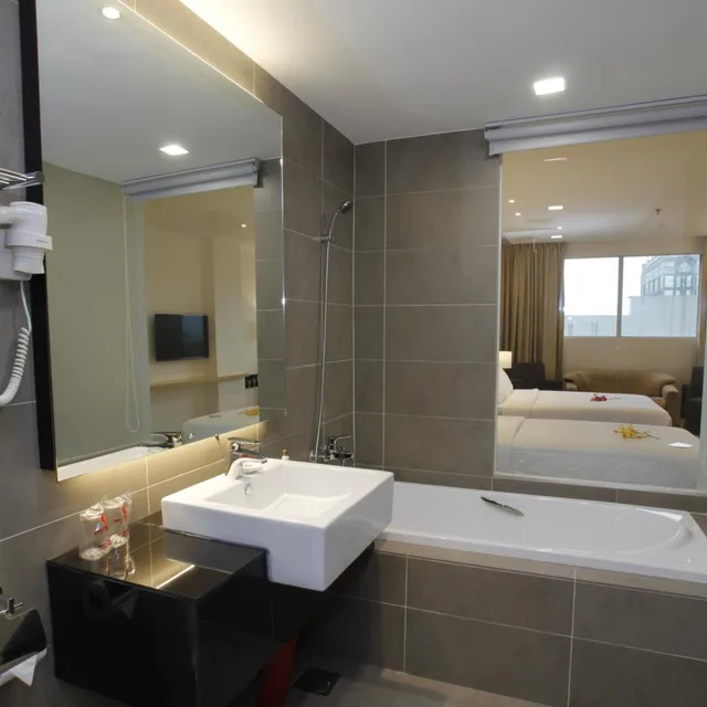 غرفة ديلوكس رباعية، Hotel Excelsior Ipoh 8/9