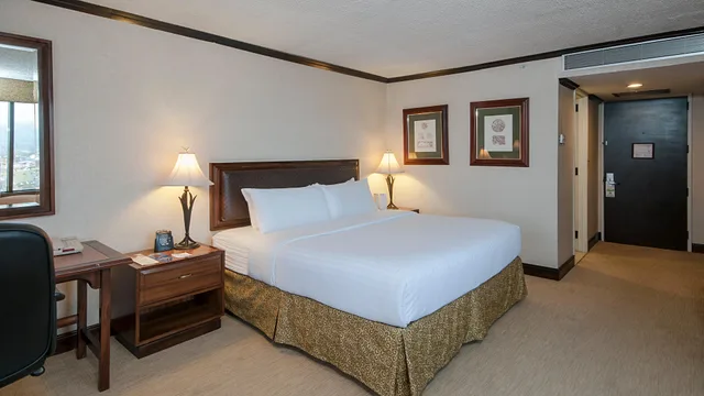 غرفة قياسية بسرير كينج، Delta Hotels by Marriott San Jose Aurola 4/6